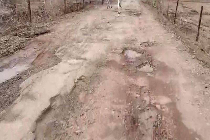 क्षतिग्रस्त बलकासा लिंक सड़क पर आवागमन हुआ मुश्किल