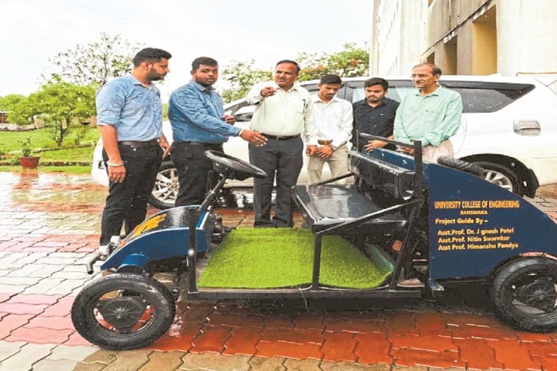 Rajasthan Banswara Engineering Students Amazing Feat just Rs. 30,000 made a four wheeler vehicle