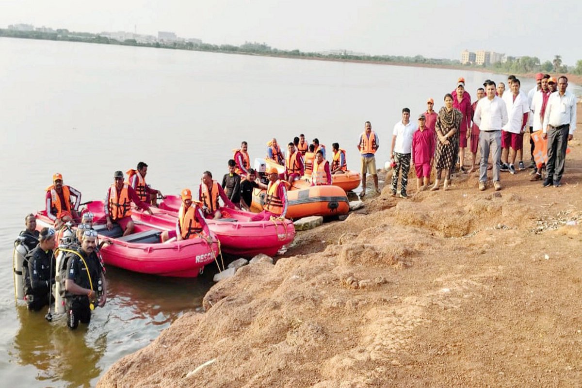 बाढ़ बचाव का पूर्वाभ्यास: एसडीआरएफ और नगर सेना की तैयारी, SEE PICS