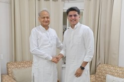 पहली बार अशोक गहलोत से मिलने घर पहुंचे सचिन पायलट, 2 घंटे चली मुलाकात; सामने आई
ये बड़ी वजह - image