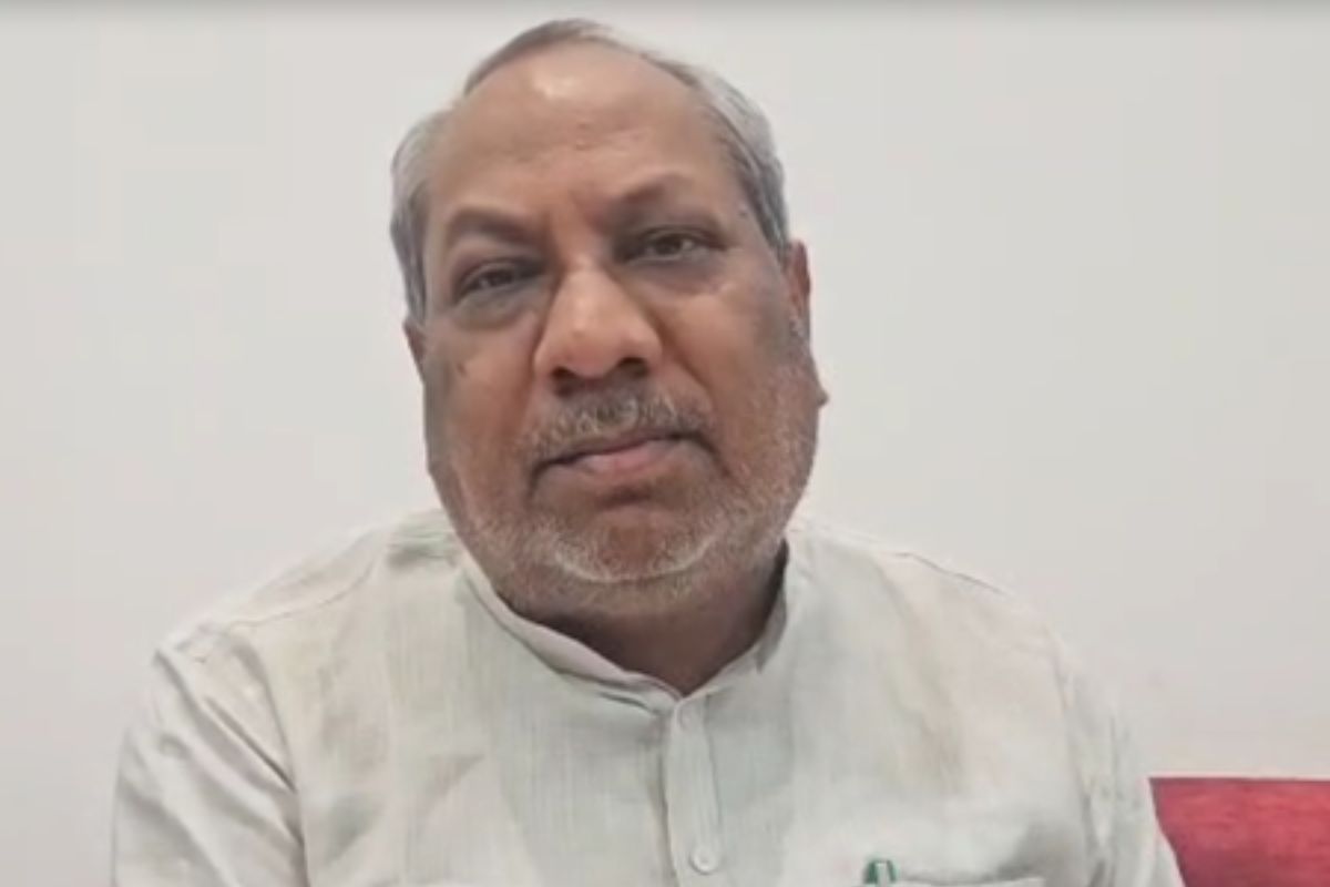 सपा नेता पर भड़के संजय निषाद, कहा- ऐसे लोग आतंकवाद और पाकिस्तान का करते हैं
समर्थन