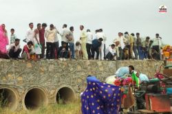Sawai Madhopur Accident: यज्ञ से लौट रहे श्रद्धालुओं से भरा जुगाड़ पलटा, दो
महिलाओं सहित एक बच्ची की मौत - image