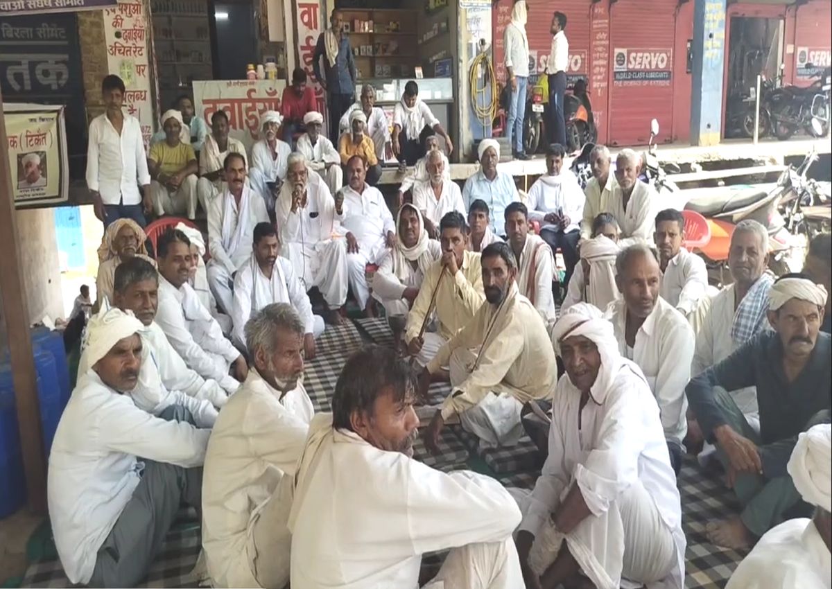 किसानों ने आंदोलन तेज करने की बनाई रणनीति, गांव-गांव समिति गठित कर कलक्ट्रेट पर
घेराव की करेंगे तैयारी