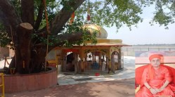 प्रयागराज के इस मंदिर में जींस शर्ट और टीशर्ट पहन कर नहीं कर पाएंगे पूजा, श्रावण
मास से लागू होगा ड्रेस कोड - image