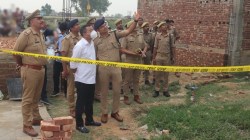 Moradabad: महिला की हत्या से फैली सनसनी, मौके से चाकू और अवैध तमंचा बरामद, घर के
पास पड़ा मिला शव - image
