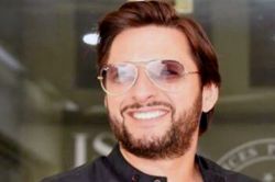 भारत के खिलाफ जहर उगलने वाले शाहिद अफरीदी के स्वागत पर हुआ जमकर बवाल, बैकफुट पर
केरल का ग्रुप - image
