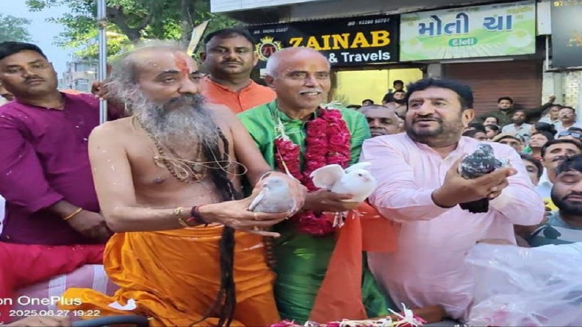 Ahmedabad: दरियापुर-शाहपुर में दिखा साम्प्रदायिक सौहार्द, उड़ाए कबूतर