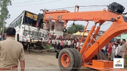 डग्गामार बसों की रेस ने बुझा दिया घर का इकलौता चिराग, बस पलटने से 10 घायल, मच
गया कोहराम - image