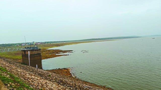 अच्छी बारिश इस मानसून सीजन में नहीं हुई है। यही वजह है कि जिले के जलाशय भी प्यासे हैं। अच्छी बारिश होने पर ही जलाशय में जलभराव होगा।