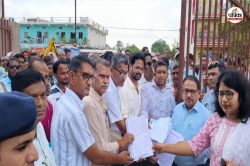 Rationalization: युक्तियुक्तकरण में विसंगति को लेकर शिक्षकों ने अधिकारियों पर
लगाया मिलीभगत का आरोप - image