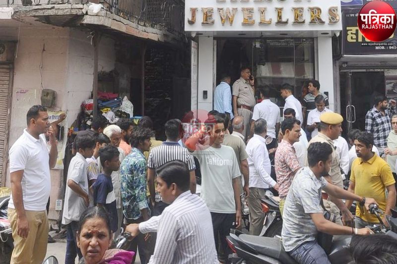 Pali News : तीन मंजिला ज्वैलरी दुकान में सेंध, छत से घुसे चोर, लाखों की चांदी चुराई