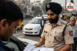 रेड लाइट तोड़ने से लेकर बिना हेलमेट बाइक चलाने तक, दिल्ली वाले तोड़ते हैं ये
ट्रैफिक नियम, 4 लाख से ज्यादा चालान गलत पार्किंग पर
