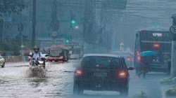 UP Weather: यूपी में बारिश का दौर शुरू, 25 जिलों में ऑरेंज अलर्ट जारी, बिजली
गिरने का भी खतरा - image
