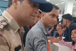 यात्रियों का सामान लिए बिना पटना पहुंची एयर इंडिया की दो फ्लाइट, एयरपोर्ट पर हुआ
जमकर हंगामा - image