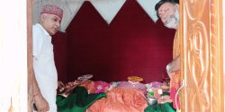भगवान हुए बीमार, खिचड़ी का लग रहा है भोग, वैद्य कर रहे हैं उपचार - image