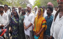गुमराह करके कॉलोनाइजर ने दिए प्लाट, लोगों ने की एफआइआर कराने की मांग - image