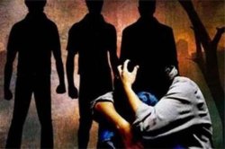 कथा करने आए युवक और उसके साथी ने किशोरी के साथ किया सामूहिक दुष्कर्म - image