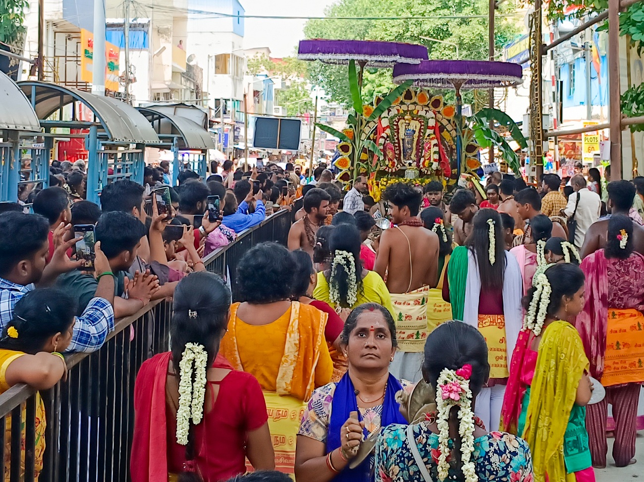 भगवान मुरुगन को समर्पित वैकाशी विशाकम पर मंदिरों में उमड़े श्रद्धालु