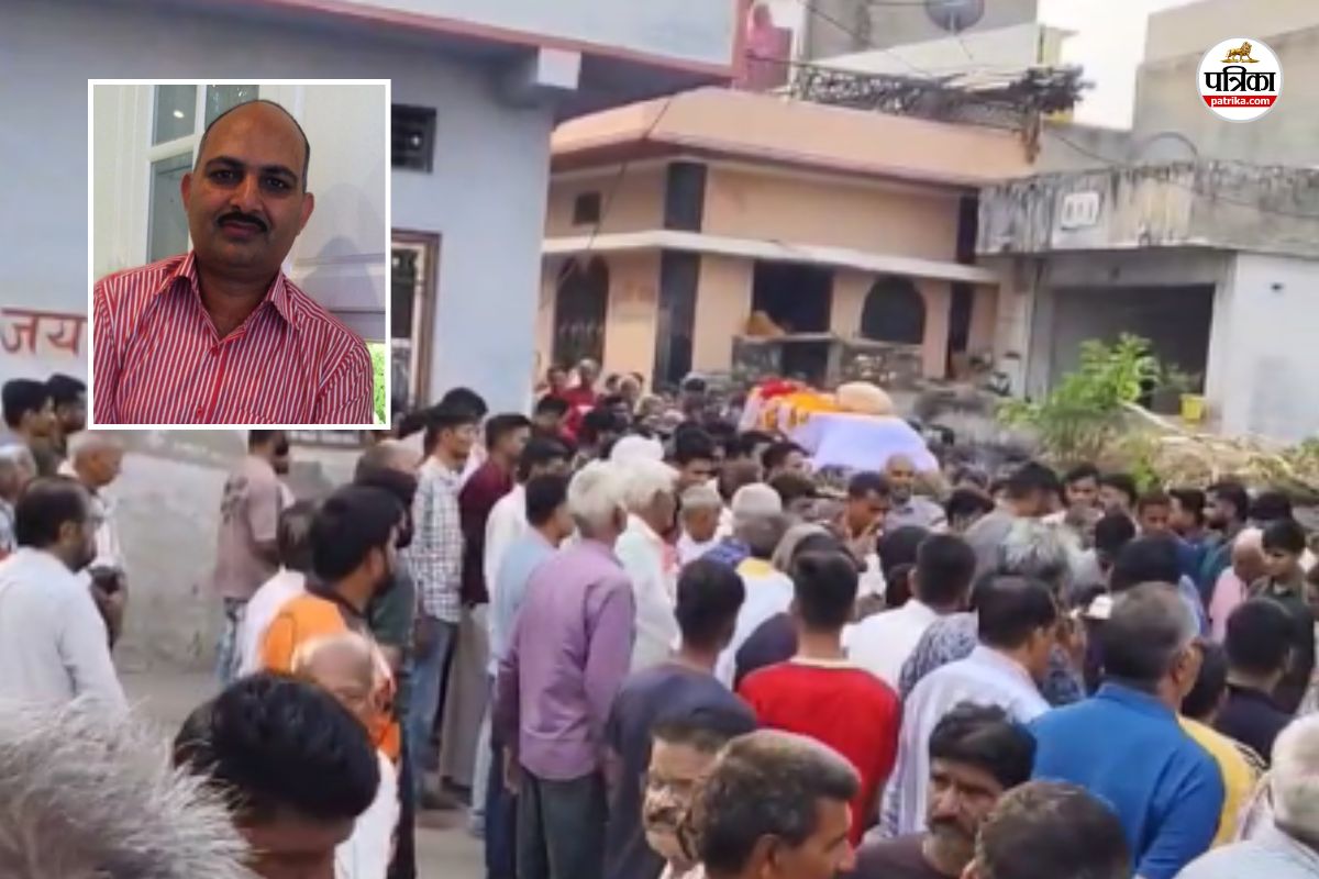 Ahmedabad Plane Crash : वरदीचंद मेनारिया का हुआ अंतिम संस्कार, गांव में छाया
सन्नाटा