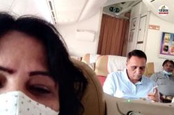 Air India Plane Crash होने से पहले पूर्व सीएम विजय रूपाणी की आखिरी तस्वीर हुई
वायरल, परिजन की प्रार्थना का वीडियो भी आया सामने - image