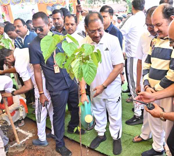 CG News:मुख्यमंत्री विष्णु देव साय ने ‘गजरथ यात्रा’ का किया शुभारंभ, मानव-हाथी द्वंद रोकने की अनूठी पहल, देखें तस्वीरें 
