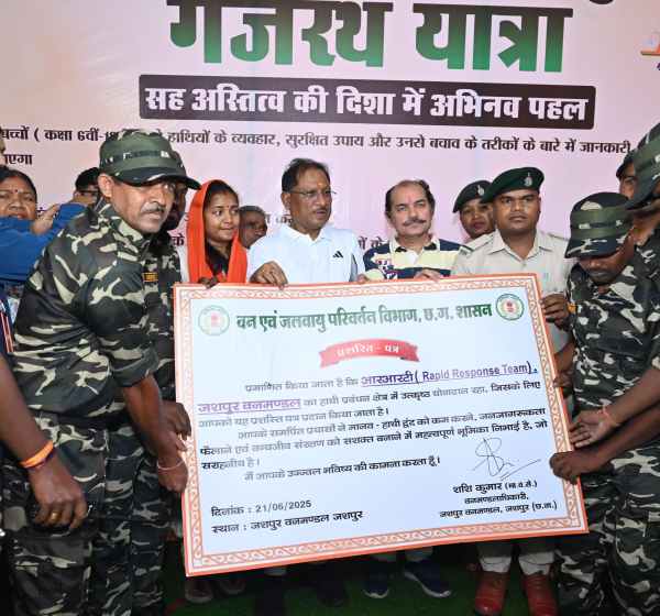 CG News:मुख्यमंत्री विष्णु देव साय ने ‘गजरथ यात्रा’ का किया शुभारंभ, मानव-हाथी द्वंद रोकने की अनूठी पहल, देखें तस्वीरें 
