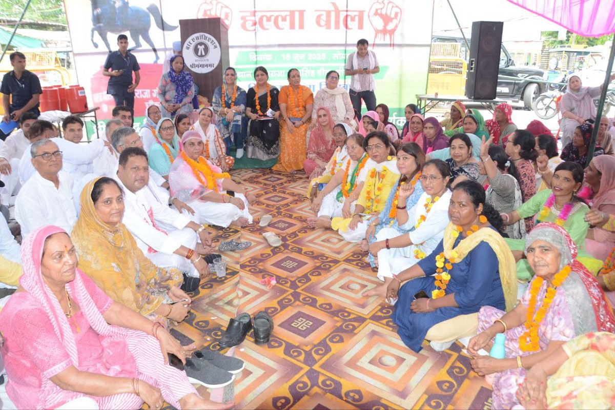 किसान आंदोलन: खेत-खलिहान और चूल्हा चौका का काम छोडक़र महिलाओं ने संभाला मोर्चा