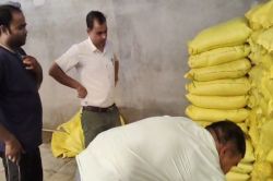 यूरिया खाद से बन रहा था डीजल एग्जॉस्ट फ्लूइड, कृषि विभाग का छापा - image