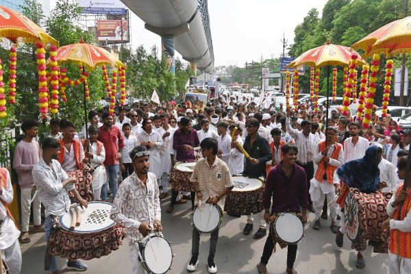 CG News: धूमधाम से मनाई गई संत कबीर साहेब की 627वीं जयंती, निकाली गई भव्य शोभायात्रा, देखें तस्वीरें
