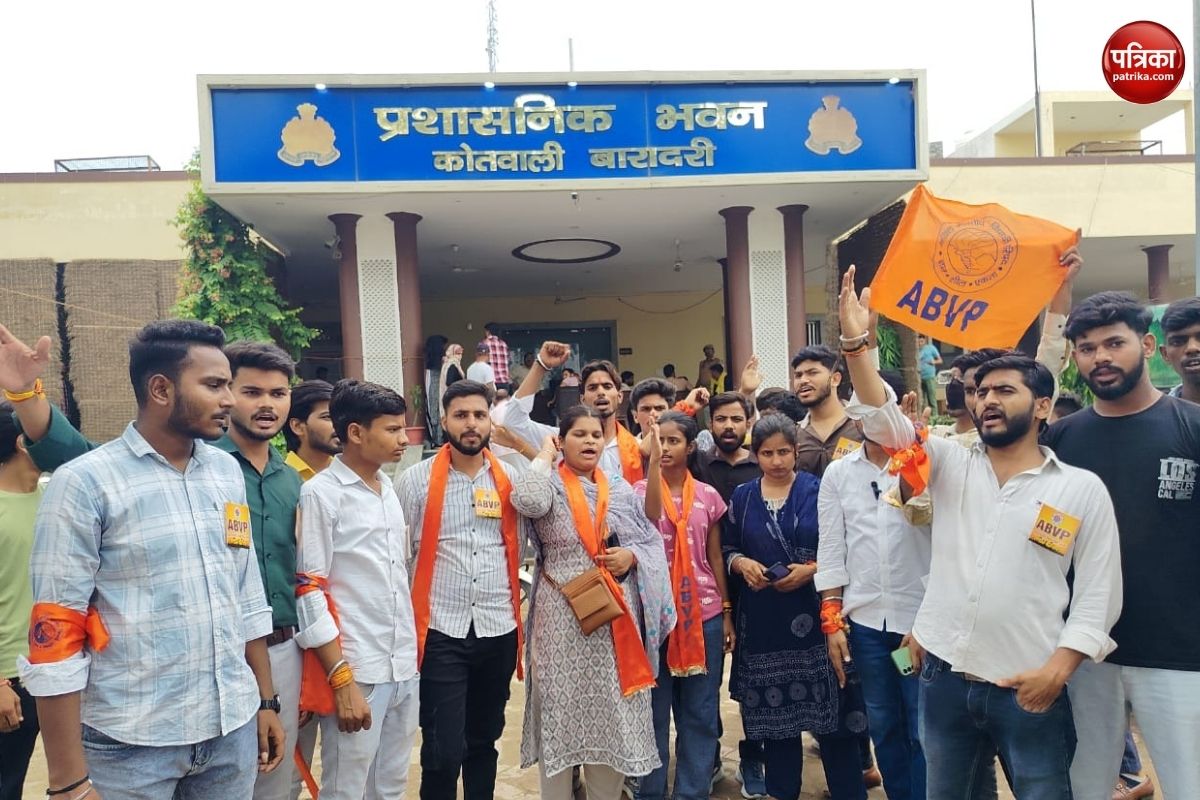 बरेली कॉलेज में महानगर मंत्री से मारपीट, समाजवादी छात्रसभा के जिलाध्यक्ष और
छात्रनेता लल्ला समेत कई पर मुकदमा दर्ज