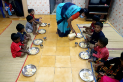 आंगनबाड़ी में मिलेगी अंडा-बिरयानी और चिकन फ्राई, छोटे बच्चे का वीडियो वायरल होने
के बाद इस राज्य सरकार ने लिया फैसला - image