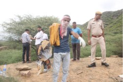 Ajmer: अजमेर के जंगल में मिला महिला का अर्द्धनग्न शव, हत्या या हादसा,
पोस्टमार्टम खोलेगा राज - image