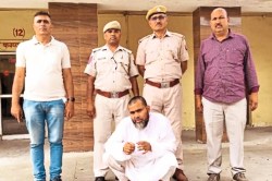 सड़क पर बिछाए कीलदार पट्टे… कार के चारों टायर फटे फिर भी दौड़ाई 10 KM, पुलिस ने
फिल्मी एक्शन में पकड़ा ईनामी बदमाश - image