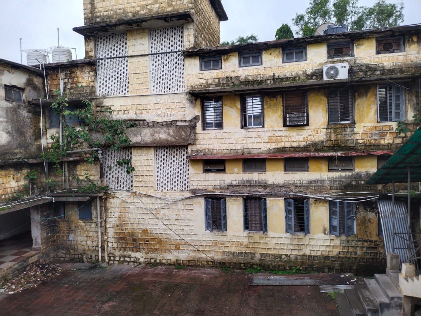 जिले में बारिश के पहले 352 जर्जर भवन हुए चिन्हित, अब तक एक भी डिस्मेंटल नहीं हुआ