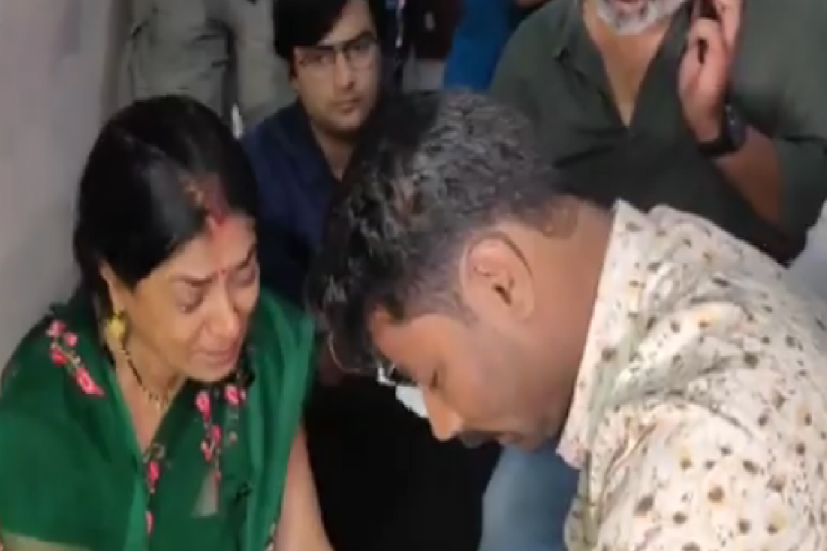 Video News : राजा रघुवंशी के घर पहुंचा सोनम का भाई, फूट-फूटकर रोई मां