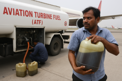 Shocking: टैंकर ड्राइवर ने 16 करोड़ में बेच दिया 54 लाख लीटर जेट फ्यूल, रोज 5000
लीटर करता था चोरी - image