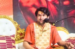 60 हजार की जैकेट और GUCCI के चश्मे को लेकर मचा बवाल, धीरेंद्र शास्त्री ने कहा-
पेट में दर्द है तो अगली बार… - image