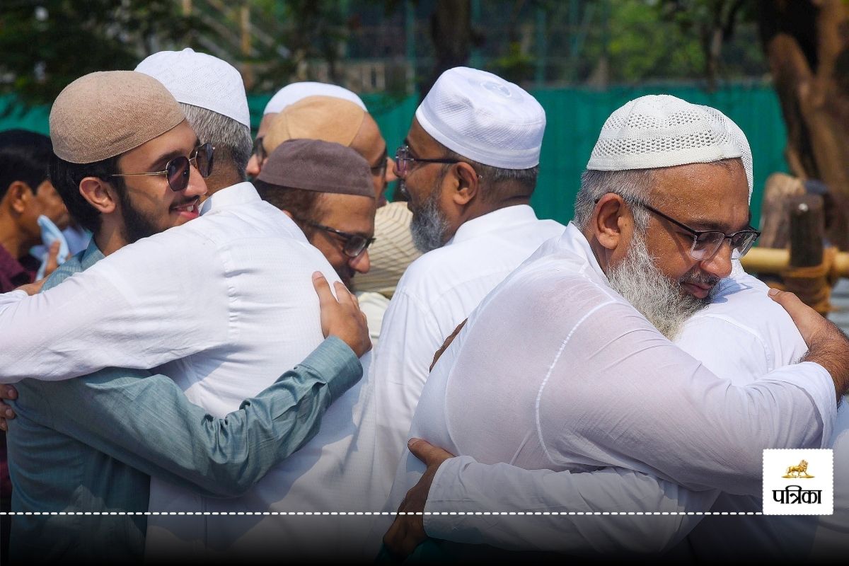 गाजियाबाद में मनाई गई इको फ्रेंडली बकरीद, मुस्लिम परिवारों ने ‘केक-बकरा’ काटकर
मनाई बकरीद