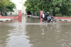 Rajasthan Weather : राजस्थान में आज इन जिलों में बारिश का अलर्ट, जयपुर में सुबह
से हो रही बूंदाबांदी, सुहाना हुआ मौसम - image