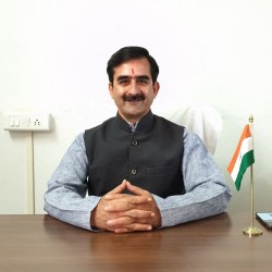 विदेश में बजाया योग का डंका, छह देशों में लगा चुके योग शिविर, कर्नाटक में दस
हजार योग शिक्षक किए तैयार - image