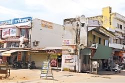 Bharatpur: दशकों बाद दिखे प्रशासन को अतिक्रमण, अब 21 दुकानदारों को नोटिस, क्या
टूटेंगी दुकानें? - image
