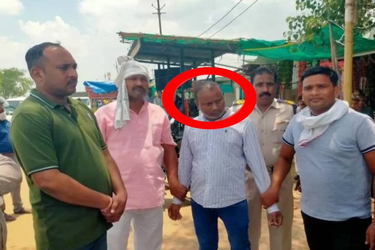 मिठाई की दुकान पर रिश्वत लेते पकड़ाया पटवारी, लोकायुक्त की बड़ी कार्रवाई..