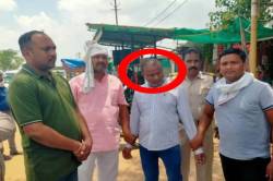 मिठाई की दुकान पर रिश्वत लेते पकड़ाया पटवारी, लोकायुक्त की बड़ी कार्रवाई.. - image