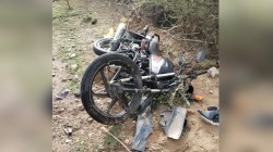 दर्दनाक हादसा: ट्रोले ने रौंदा तीन दोस्तों को, दो की मौके पर मौत, होटल में खाना
खाकर लौट रहे थे - image