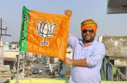 भाजपा नेता का सेक्स रैकेट: चैट से लड़कियों की बुकिंग, बिना रेकॉर्ड होटल में
एंट्री - image