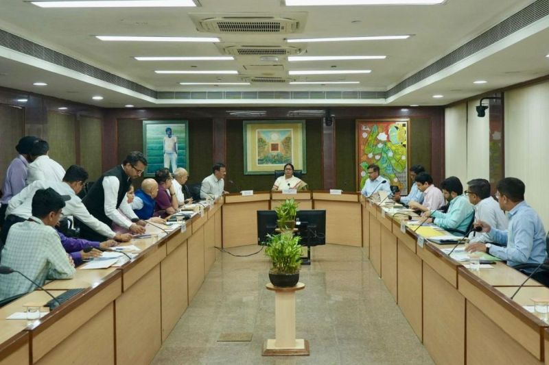 Bulldozer Action: दिल्ली में बुलडोजर एक्शन पर सीएम रेखा गुप्ता की चढ़ी त्योरियां, AAP ने उठाया था मुद्दा