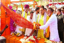 मुख्यमंत्री ने चर्मण्यवती को 540 मीटर लम्बी चुनरी ओढ़ाई - image