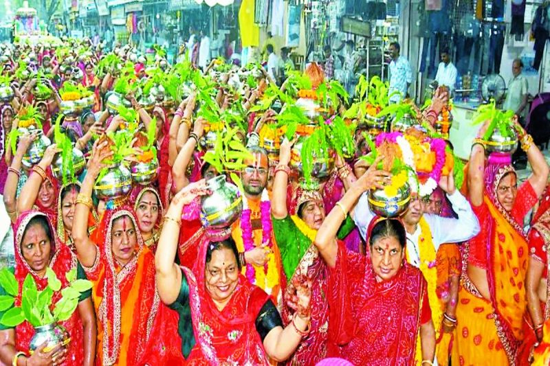 श्रीराम कथा ज्ञान गंगा यज्ञ की कलश यात्रा निकाली
