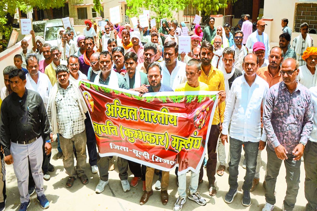 मृतक चेतराम को न्याय दिलाने की मांग को लेकर किया प्रदर्शन