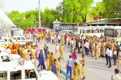 अचानक हमला, एक के बाद एक धमाके होने पर मची अफरा-तफरी, संभाला मोर्चा - image